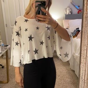 White and grey star crop top with flowy sleeves